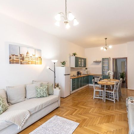 Riverside Balcony Apartment With View To Danube Budapest Exteriör bild