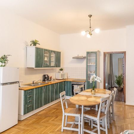 Riverside Balcony Apartment With View To Danube Budapest Exteriör bild