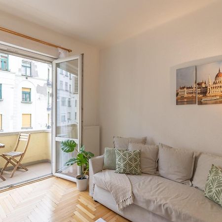 Riverside Balcony Apartment With View To Danube Budapest Exteriör bild