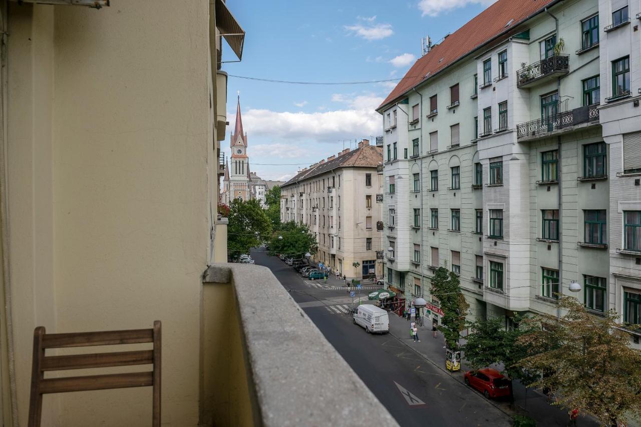 Riverside Balcony Apartment With View To Danube Budapest Exteriör bild