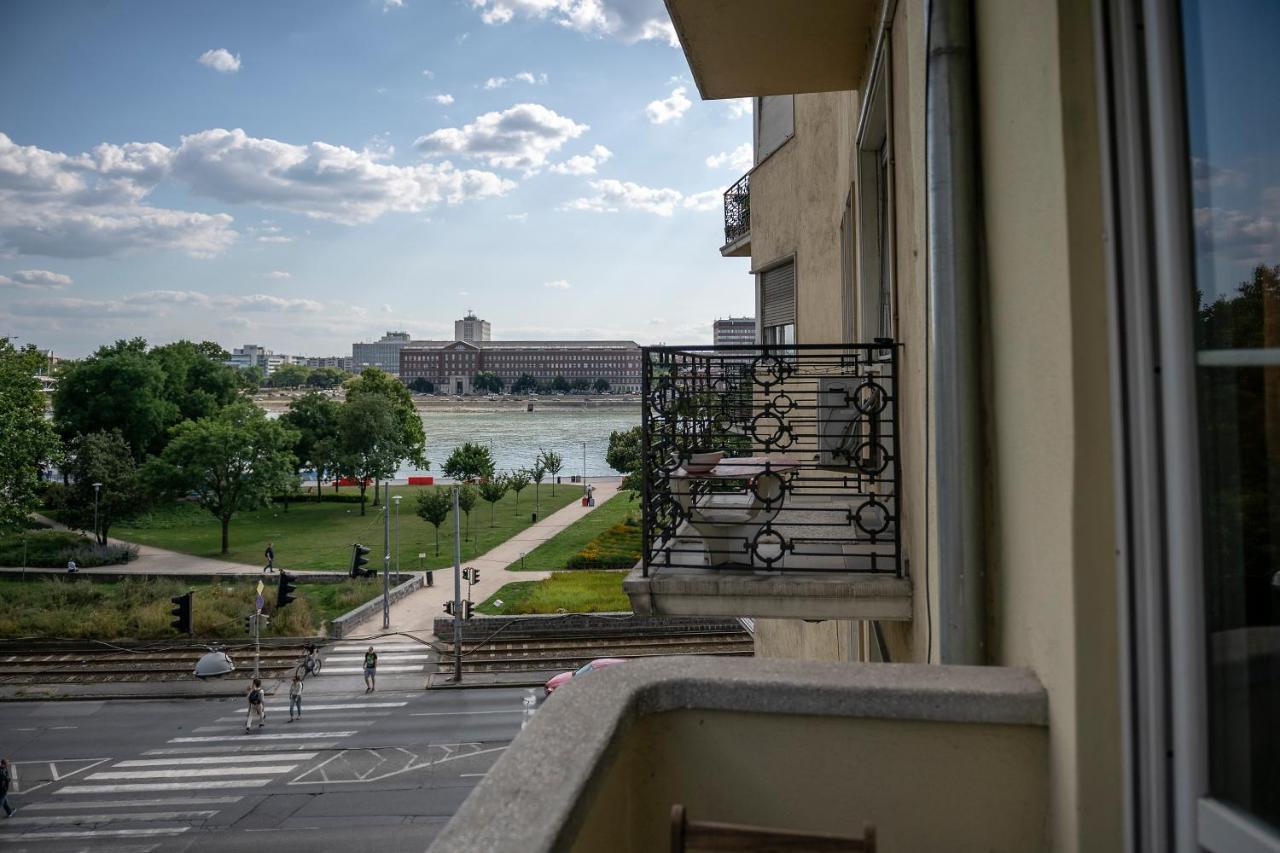 Riverside Balcony Apartment With View To Danube Budapest Exteriör bild