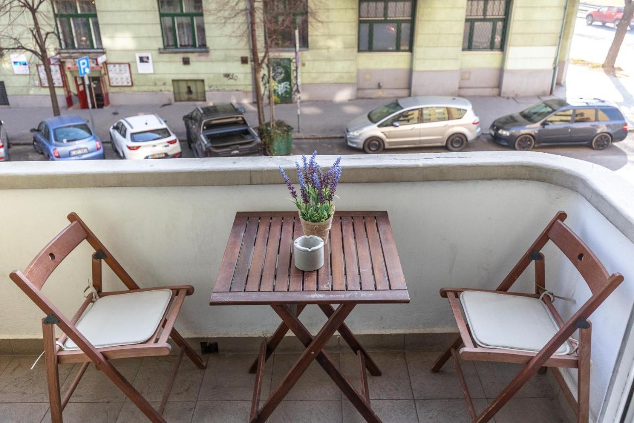 Riverside Balcony Apartment With View To Danube Budapest Exteriör bild