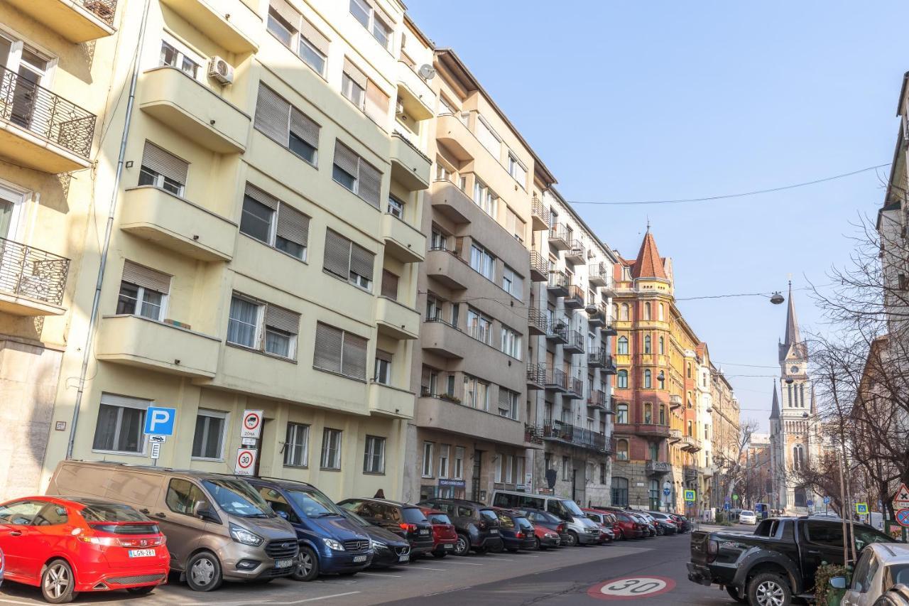 Riverside Balcony Apartment With View To Danube Budapest Exteriör bild