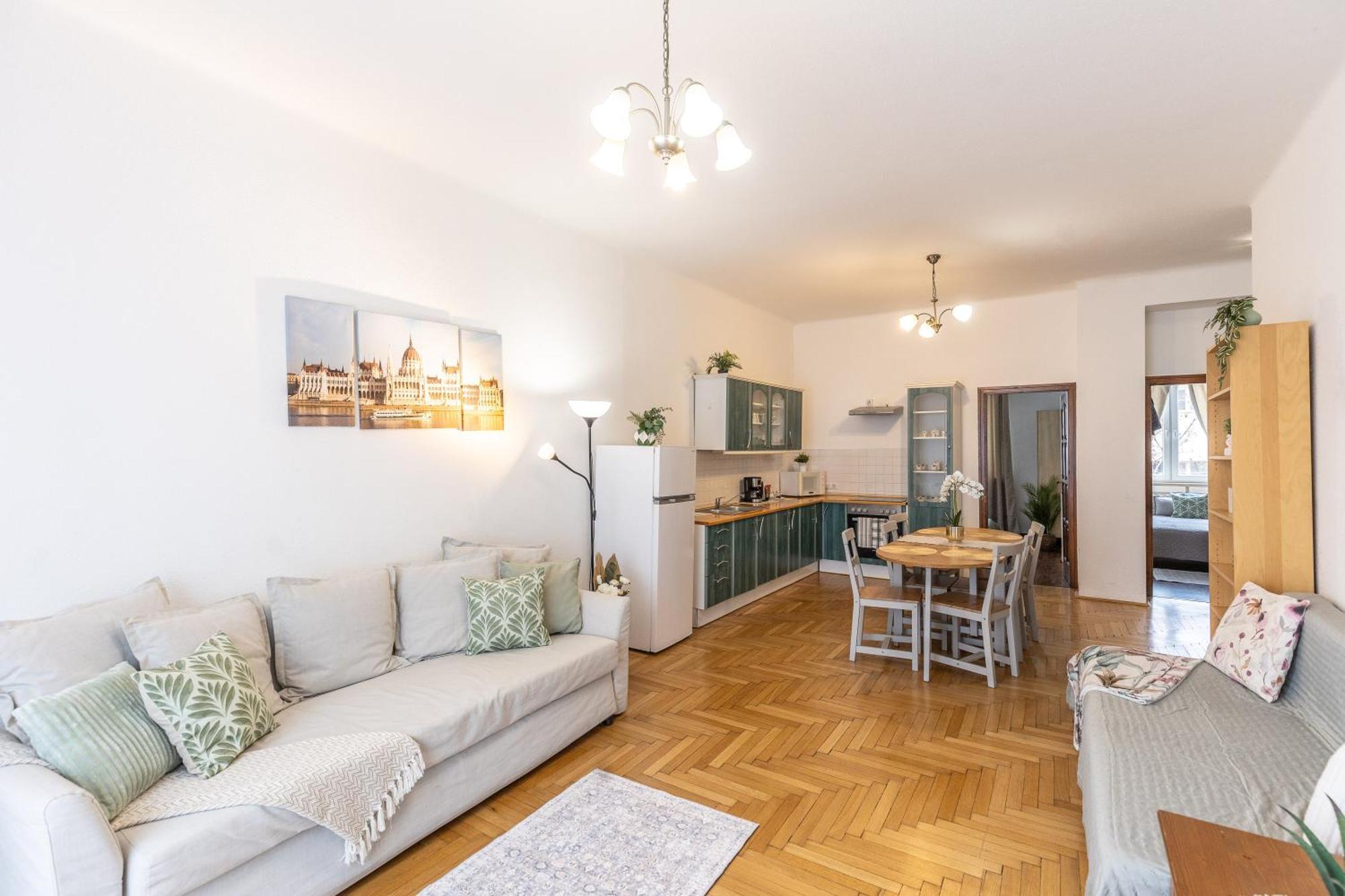 Riverside Balcony Apartment With View To Danube Budapest Exteriör bild