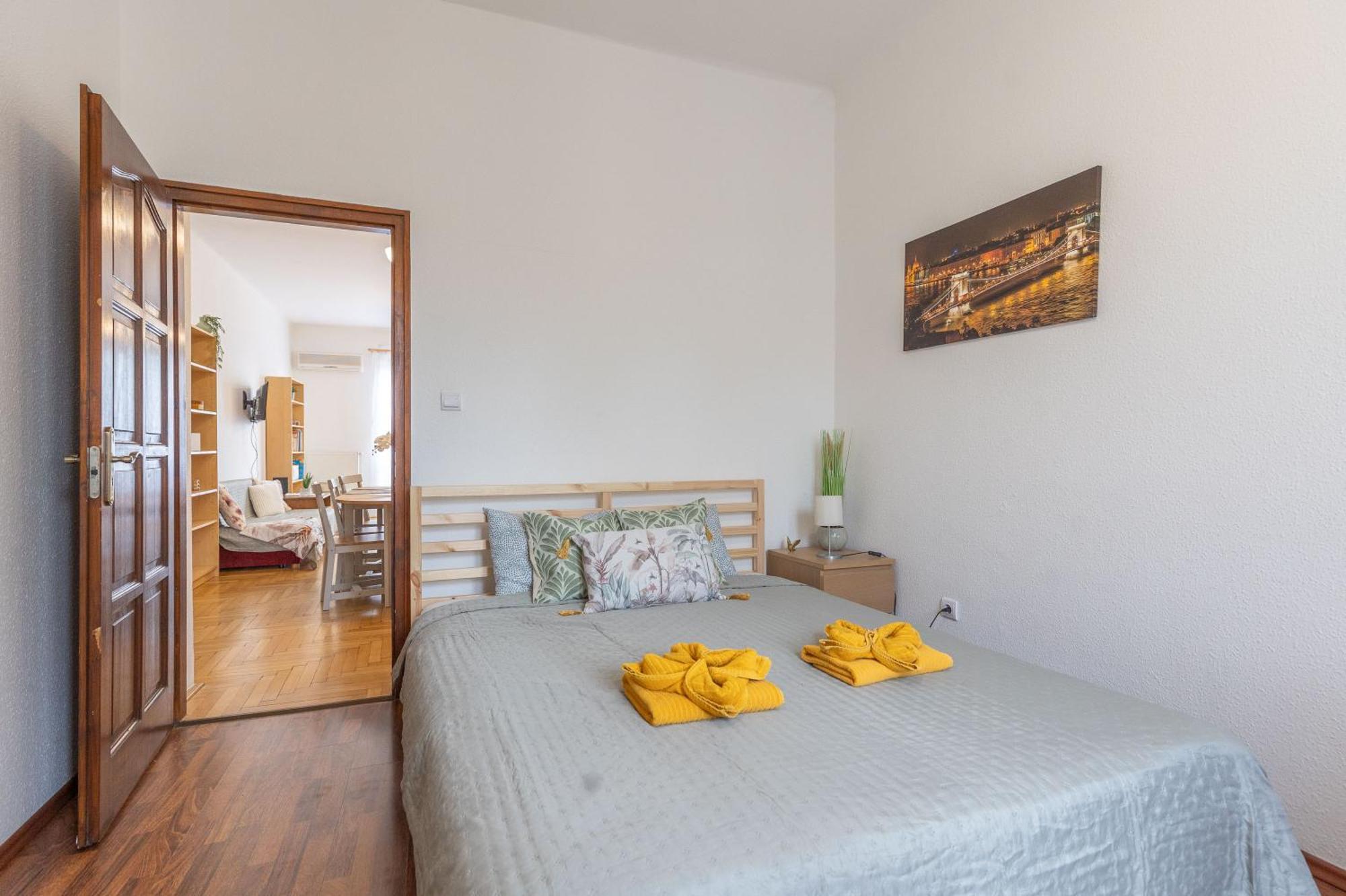Riverside Balcony Apartment With View To Danube Budapest Exteriör bild