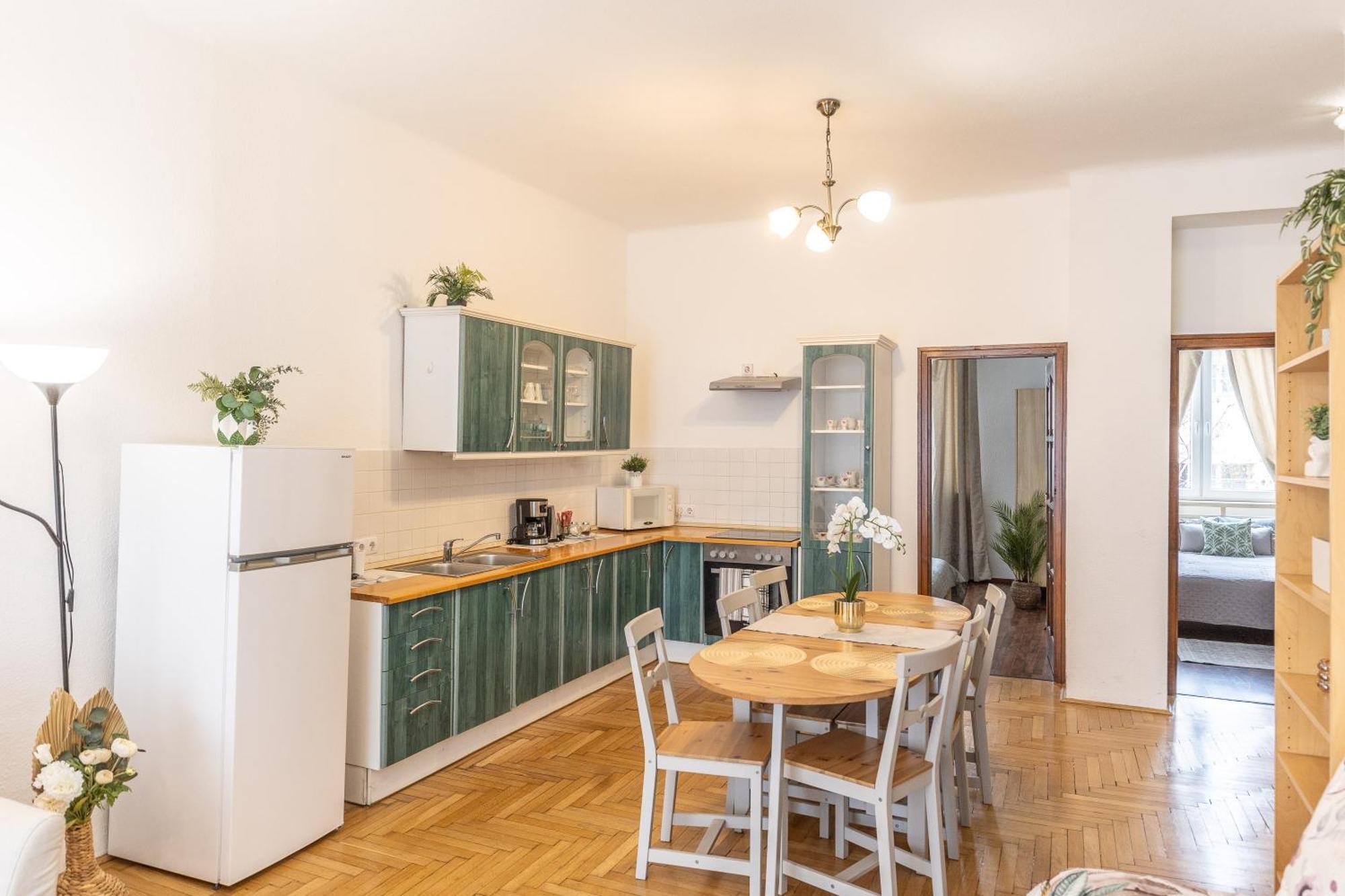 Riverside Balcony Apartment With View To Danube Budapest Exteriör bild