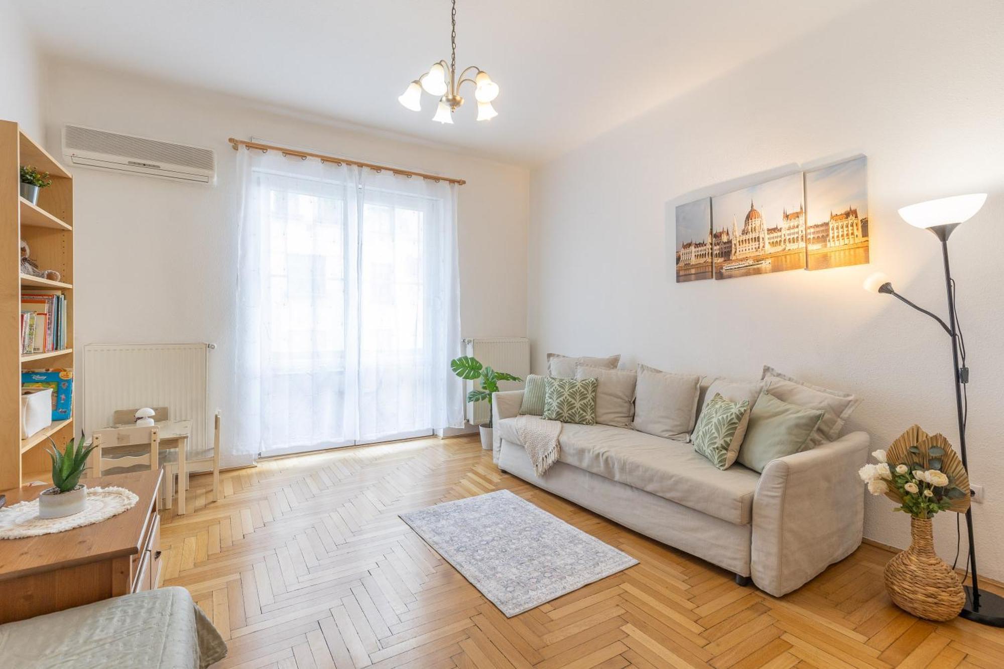 Riverside Balcony Apartment With View To Danube Budapest Exteriör bild