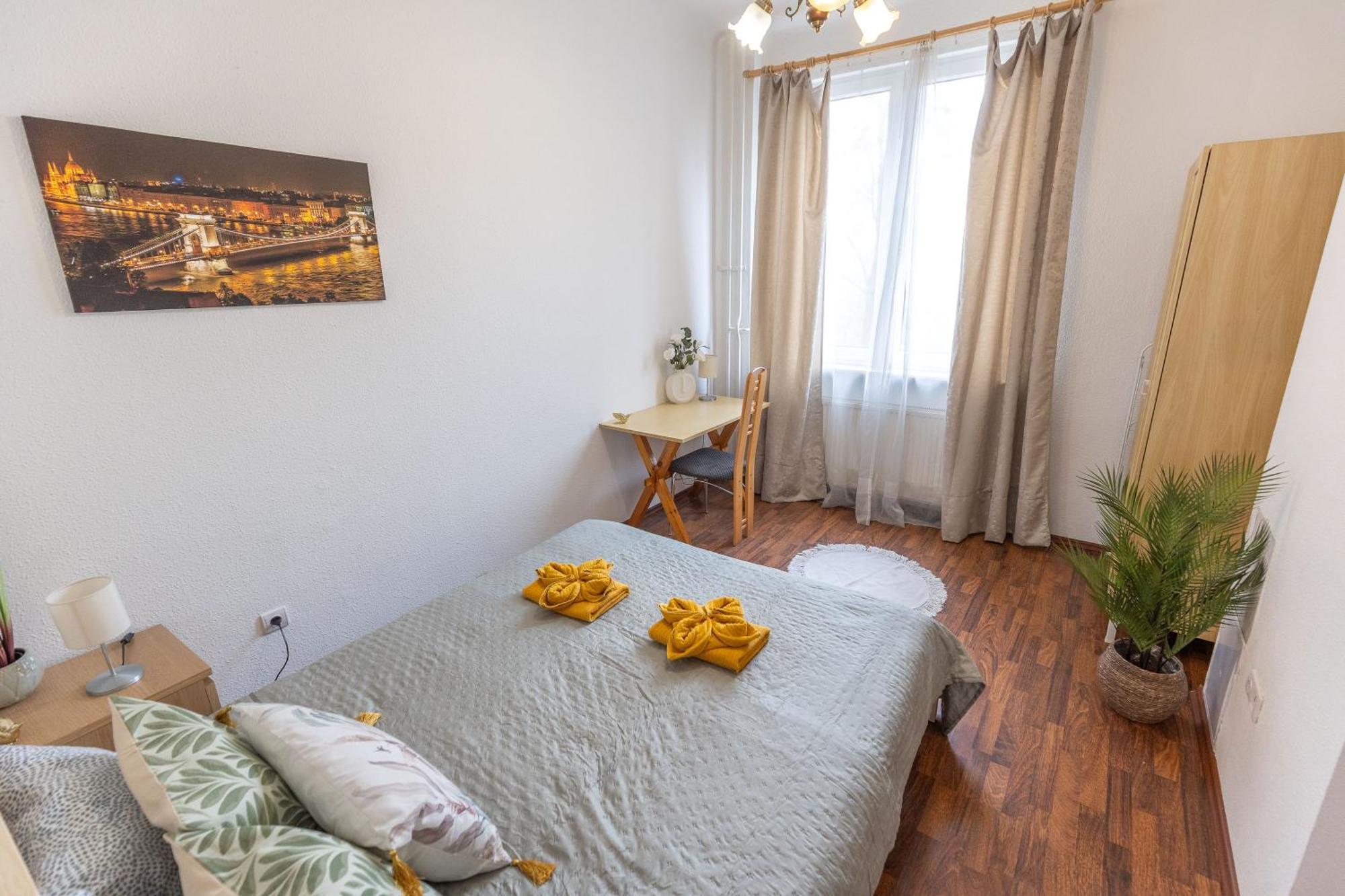 Riverside Balcony Apartment With View To Danube Budapest Exteriör bild
