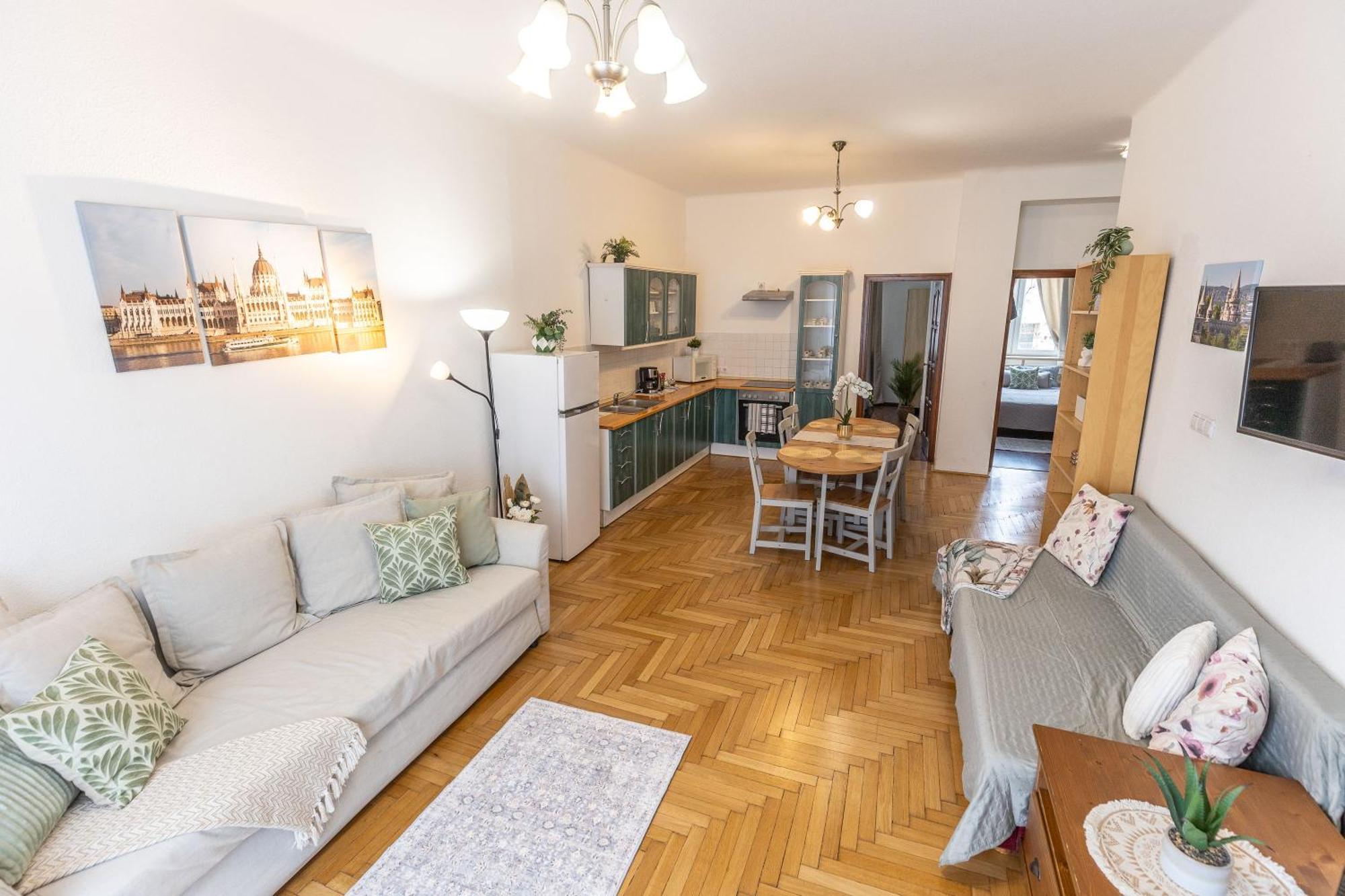 Riverside Balcony Apartment With View To Danube Budapest Exteriör bild