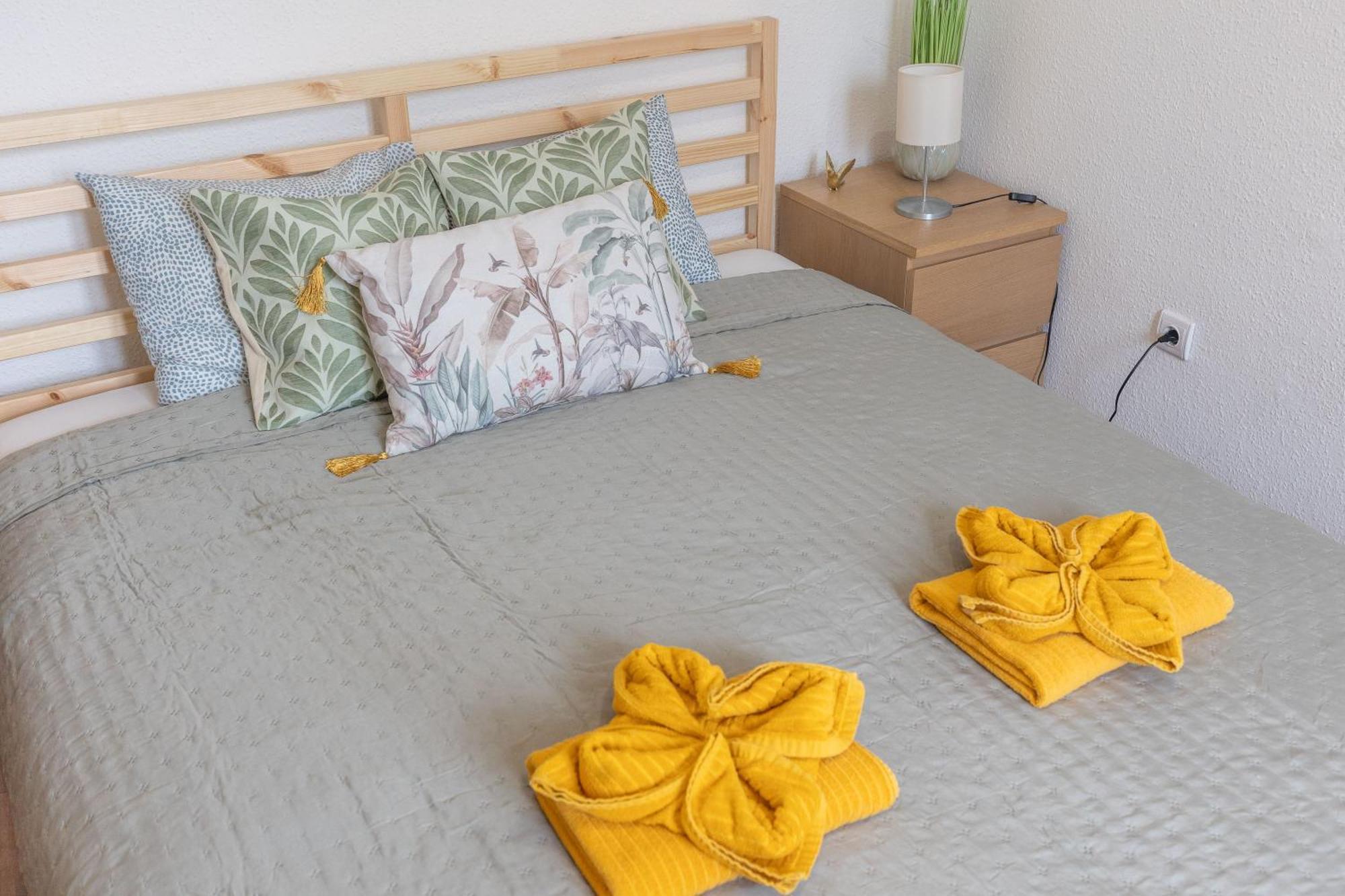 Riverside Balcony Apartment With View To Danube Budapest Exteriör bild