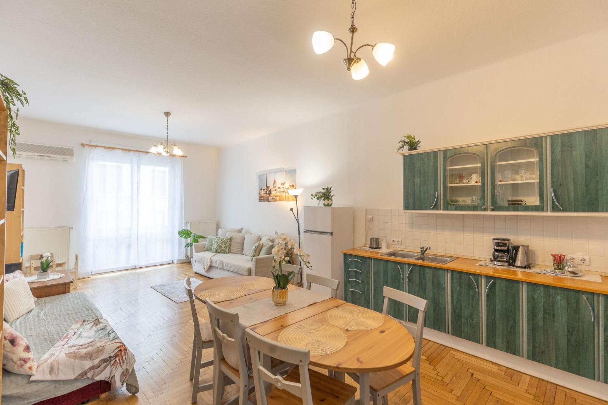 Riverside Balcony Apartment With View To Danube Budapest Exteriör bild