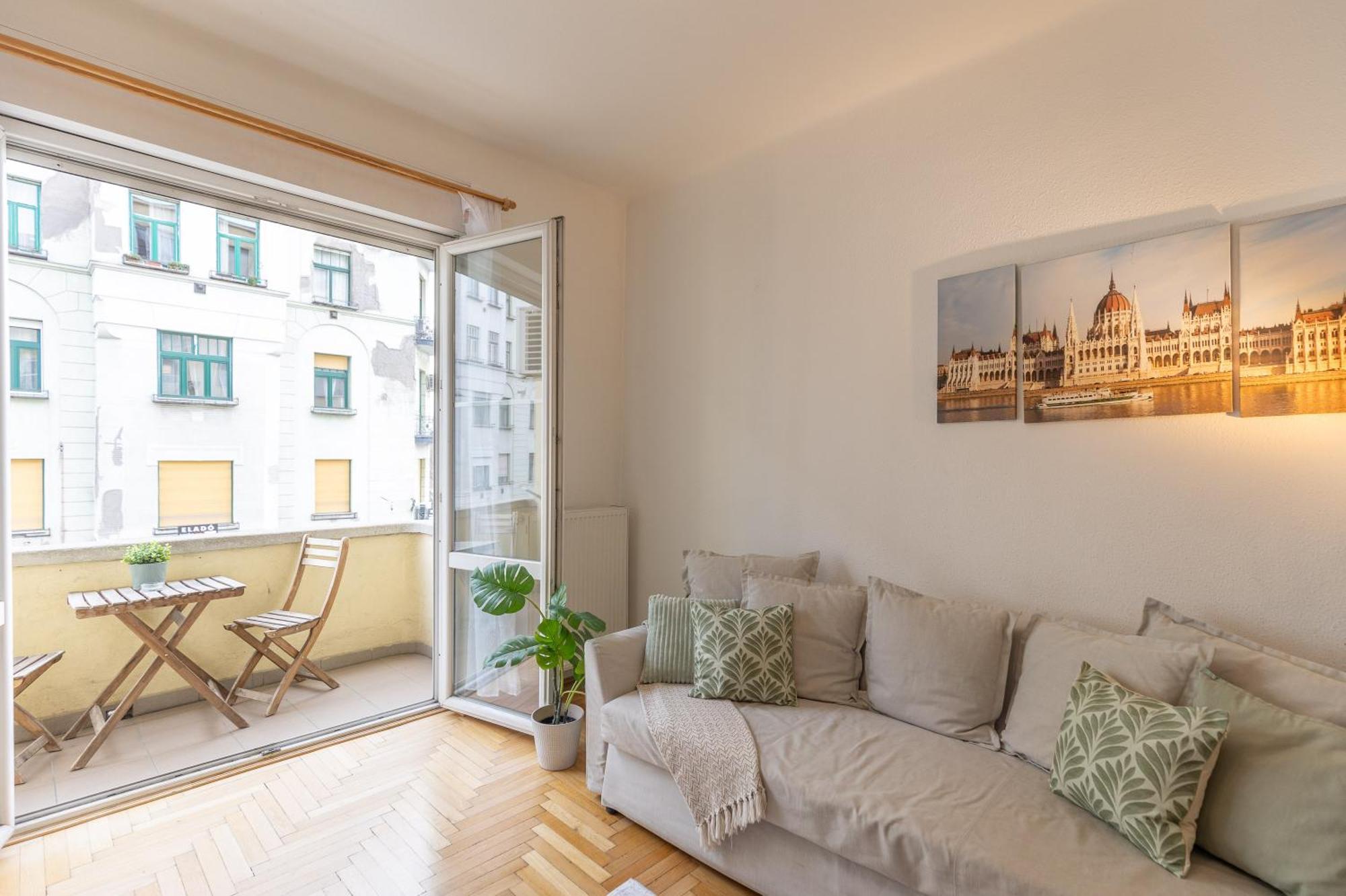 Riverside Balcony Apartment With View To Danube Budapest Exteriör bild